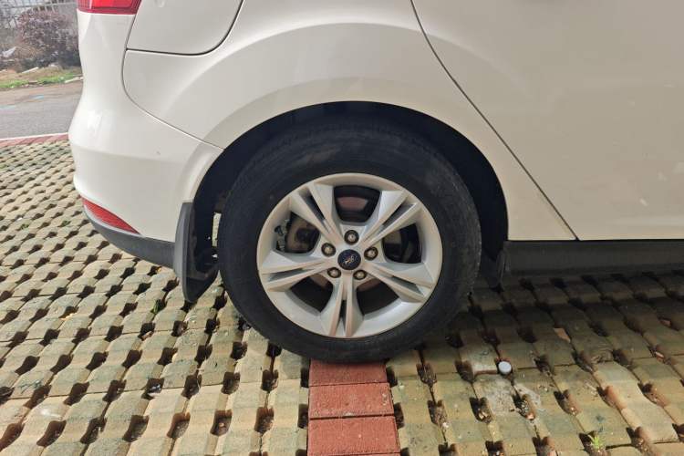 Used Ford Focus 2017 Hatchback 1.6L Automatic Comfort Plus SmartDrive Edition Right Rear Wheel Hub