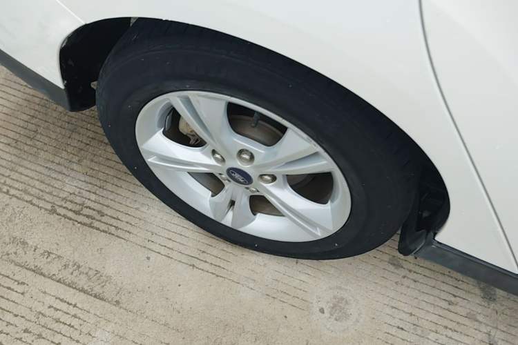 Used Ford Focus 2017 Sedan 1.6L Automatic Comfort Plus SmartDrive Edition Right Rear Wheel Hub