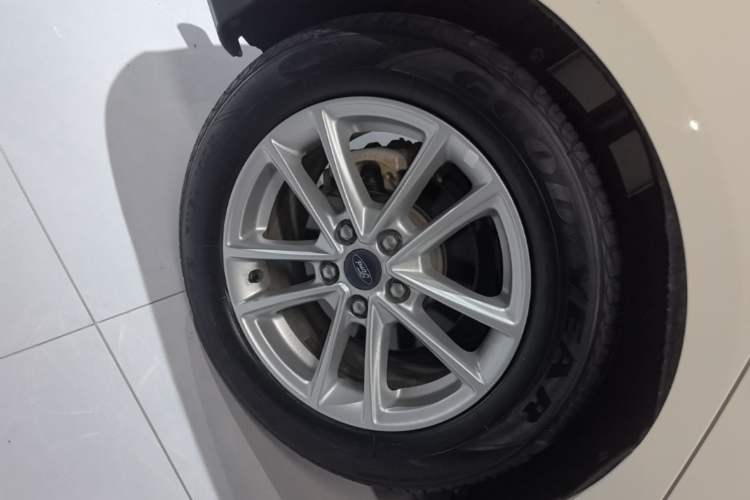 Used Ford Focus 2017 Sedan EcoBoost 180 Automatic Elite Model Right Rear Wheel Hub