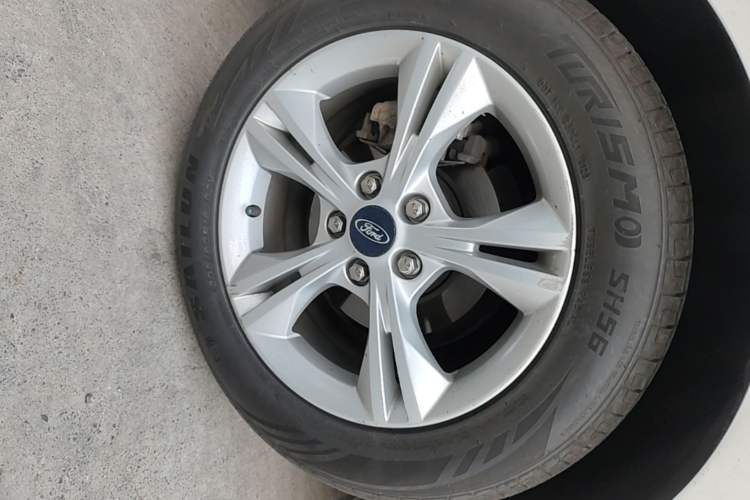 Used Ford Focus 2017 Sedan 1.6L Automatic Comfort Plus SmartDrive Edition Right Rear Wheel Hub