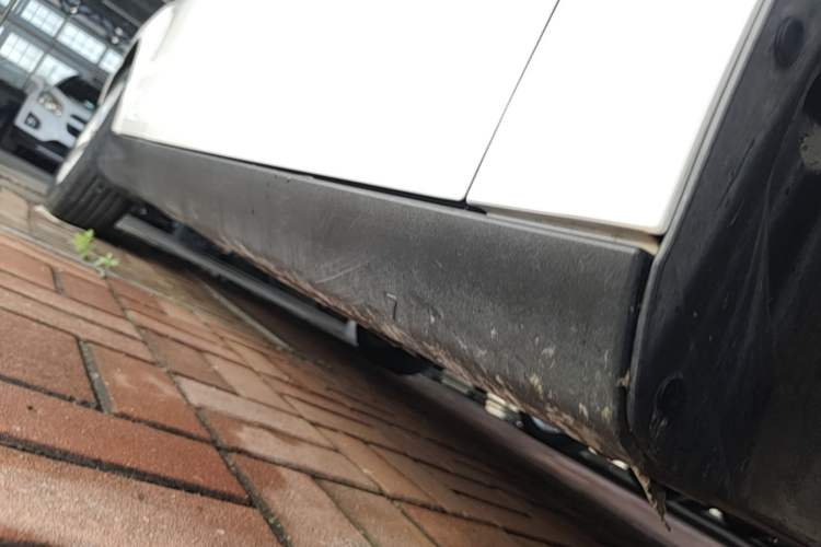 Used Ford Focus 2017 Hatchback 1.6L Automatic Comfort Plus SmartDrive Edition Right Side Sill