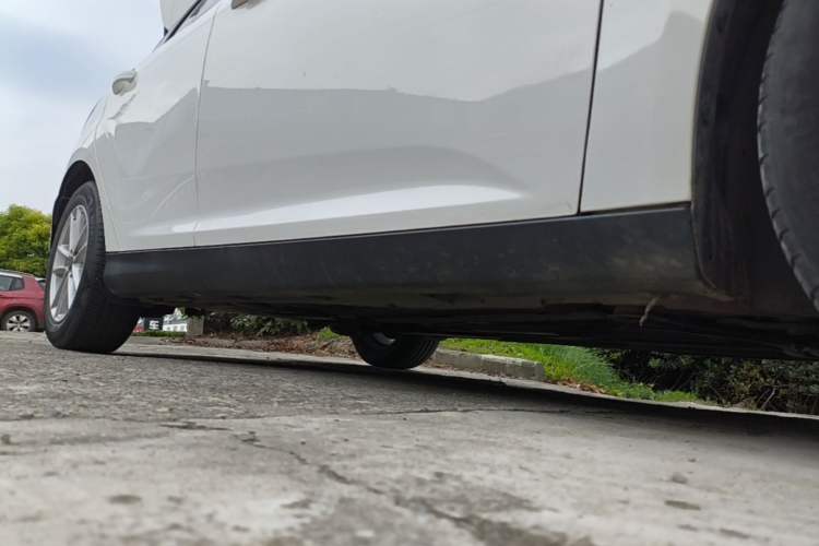 Used Ford Focus 2017 Hatchback 1.6L Automatic Fashion Edition Smart Drive Version Right Side Sill