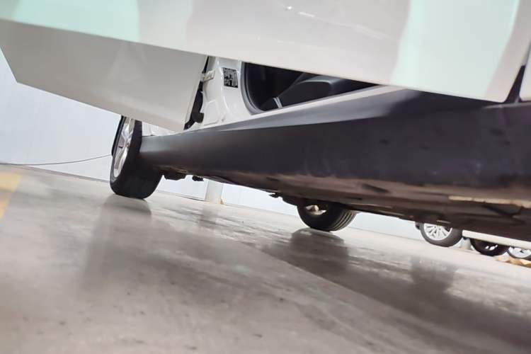 Used Ford Focus 2017 Hatchback 1.6L Automatic Comfort Plus SmartDrive Edition Right Side Sill