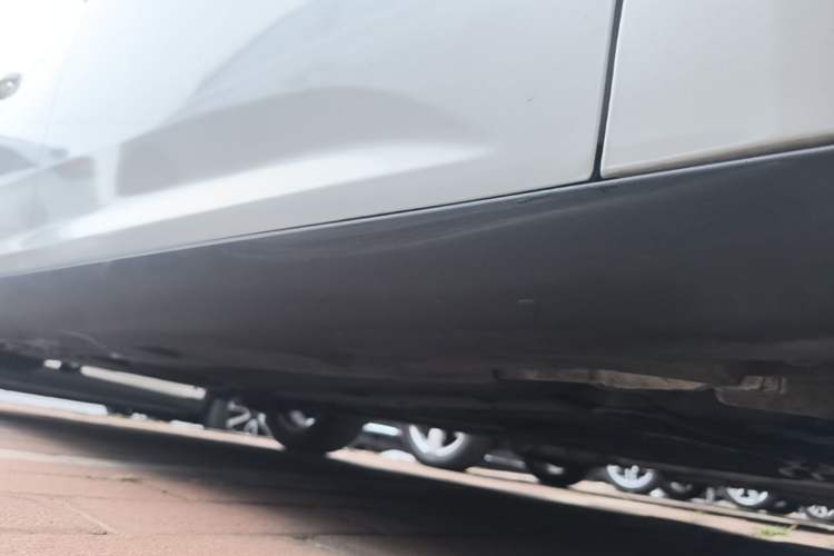Used Ford Focus 2017 Hatchback 1.6L Automatic Fashion Edition Smart Drive Version Right Side Sill