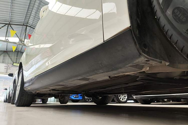 Used Ford Focus 2017 Hatchback 1.6L Manual Fashion Edition SmartDrive Version Right Side Sill