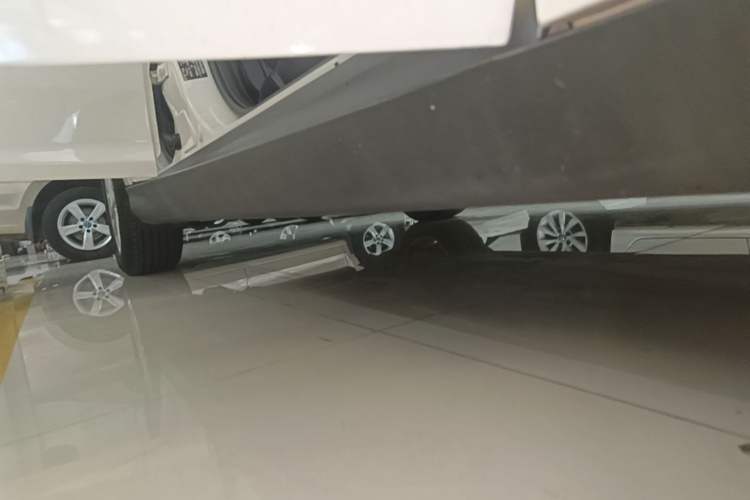Used Ford Focus 2017 Hatchback 1.6L Automatic Fashion Edition Smart Drive Version Right Side Sill