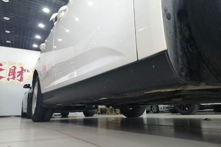 Used Ford Focus 2017 Hatchback 1.6L Automatic Comfort Plus SmartDrive Edition Right Side Sill