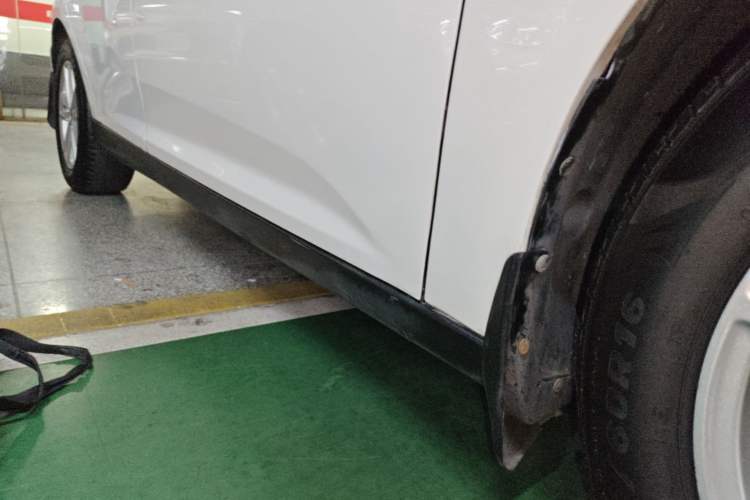 Used Ford Focus 2017 Sedan EcoBoost 180 Automatic Elite Model Right Side Sill