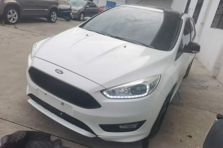 Ojetý Ford Focus 2017 1.5T CTCC White and Black Limited Edition Guazi used car, China used car export, Used car for sale, Used cars, Cheapest cars for sale