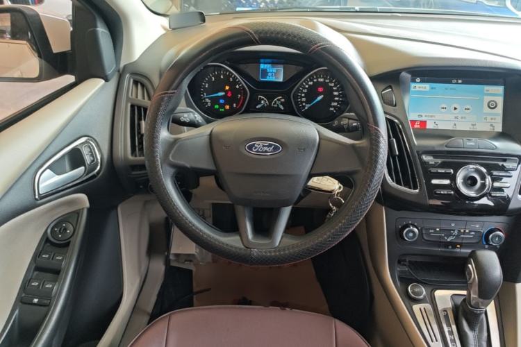 Used Ford Focus 2017 Sedan 1.6L Automatic Comfort Plus SmartDrive Edition Steering Wheel