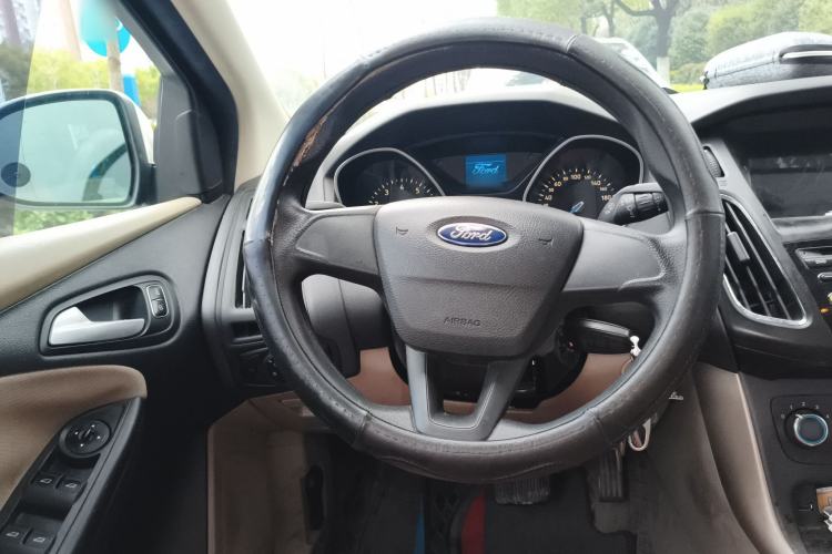 Used Ford Focus 2017 Sedan 1.6L Automatic Comfort Plus SmartDrive Edition Steering Wheel