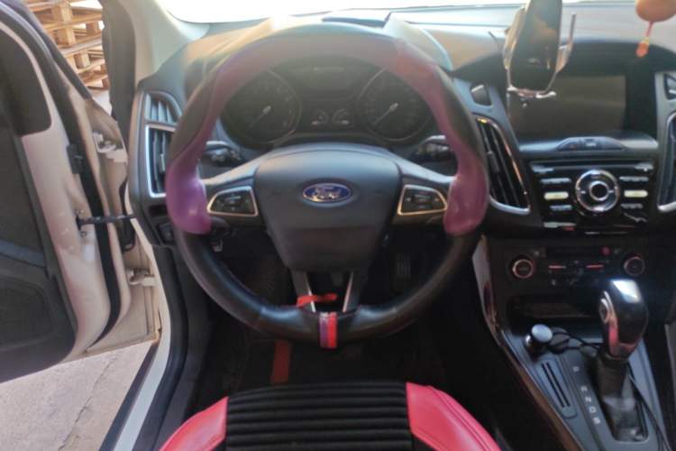 Used Ford Focus 2017 Sedan 1.6L Automatic Fashion Edition Smart Drive Version Steering Wheel