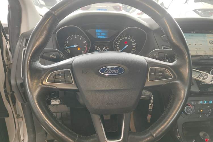 Used Ford Focus 2017 Sedan 1.6L Automatic Fashion Edition Smart Drive Version Steering Wheel