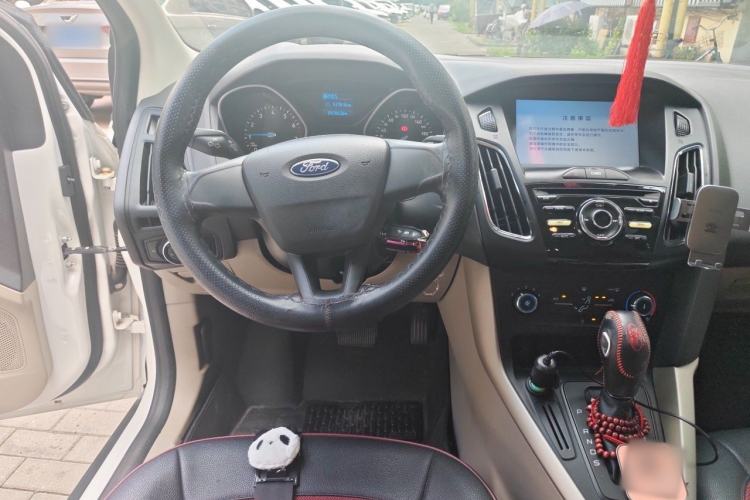 Used Ford Focus 2017 Sedan 1.6L Automatic Comfort Plus SmartDrive Edition Steering Wheel