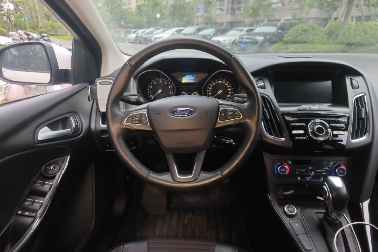 Used Ford Focus 2017 Sedan EcoBoost 125 Automatic Supreme Style SmartDrive Edition Steering Wheel