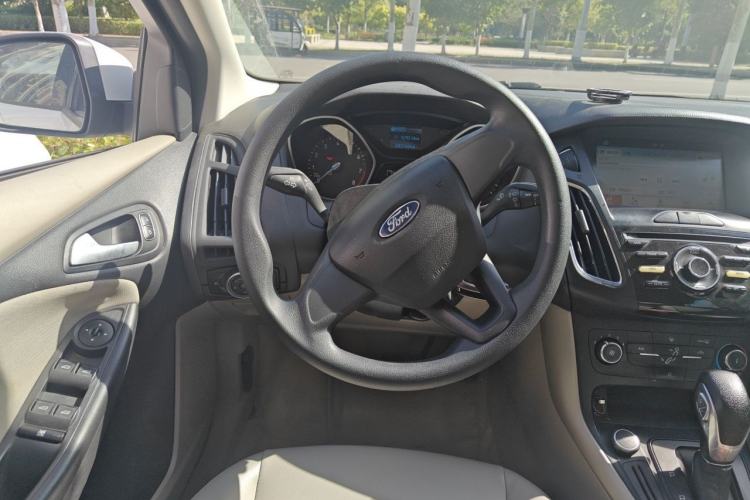 Used Ford Focus 2017 Sedan 1.6L Automatic Comfort Plus SmartDrive Edition Steering Wheel