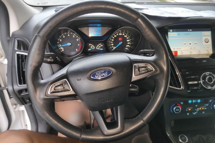 Used Ford Focus 2017 Sedan 1.6L Manual Fashion Edition Smart Drive Version Steering Wheel