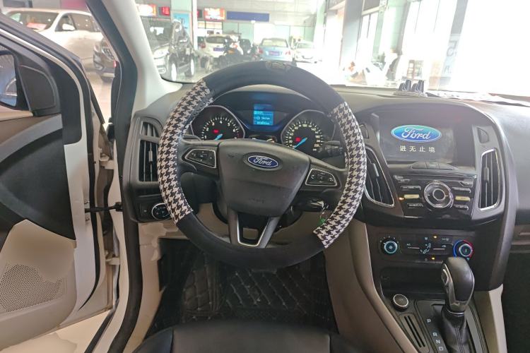Used Ford Focus 2017 Sedan 1.6L Automatic Comfort Plus SmartDrive Edition Steering Wheel