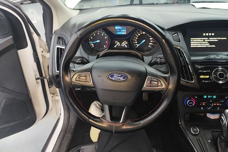 Used Ford Focus 2017 Hatchback 1.6L Automatic Fashion Edition Smart Drive Version Steering Wheel