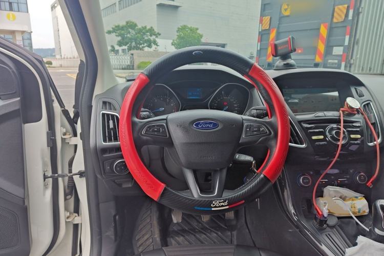 Used Ford Focus 2017 Sedan EcoBoost 125 Manual – Ultra-Style Edition with SmartDrive Features Steering Wheel