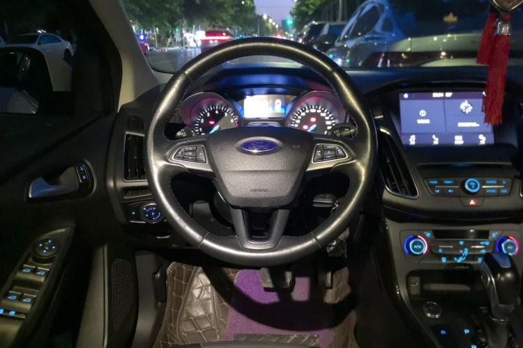 Used Ford Focus 2017 Sedan EcoBoost 180 Automatic Elite Model Steering Wheel
