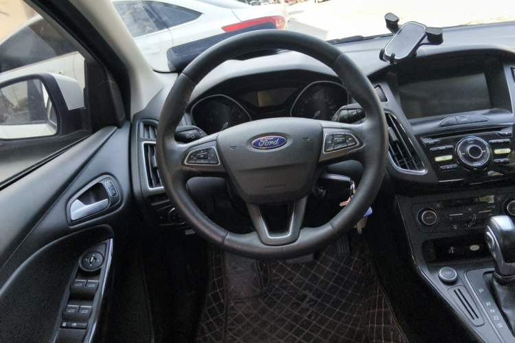 Used Ford Focus 2017 Sedan 1.6L Automatic Fashion Edition Smart Drive Version Steering Wheel