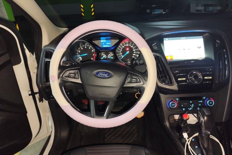 Used Ford Focus 2017 Sedan EcoBoost 125 Automatic Supreme Style SmartDrive Edition Steering Wheel