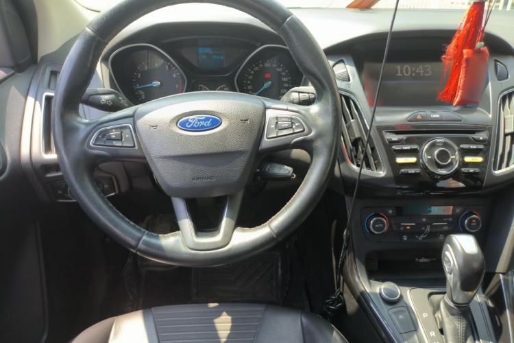 Used Ford Focus 2017 Sedan EcoBoost 125 Automatic Supreme Style SmartDrive Edition Steering Wheel