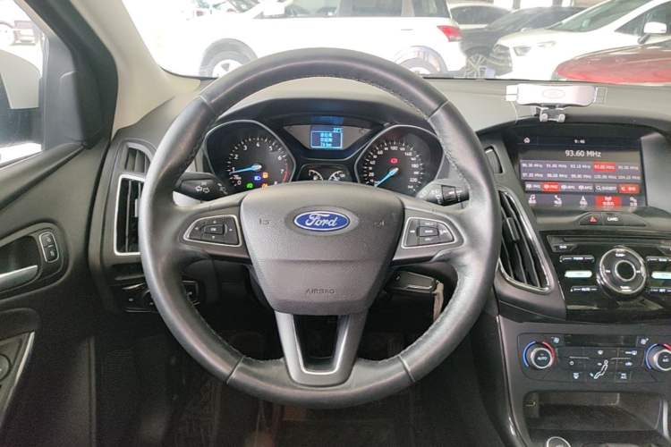 Used Ford Focus 2017 Sedan 1.6L Manual Fashion Edition Smart Drive Version Steering Wheel