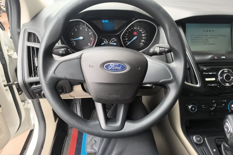 Used Ford Focus 2017 Sedan 1.6L Automatic Comfort Plus SmartDrive Edition Steering Wheel