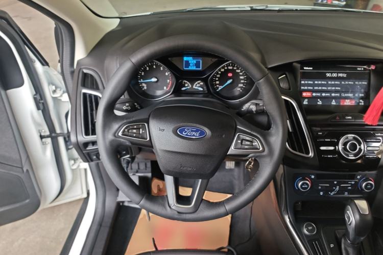 Used Ford Focus 2017 Hatchback 1.6L Automatic Fashion Edition Smart Drive Version Steering Wheel