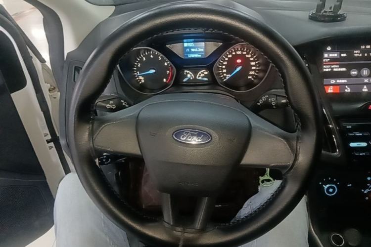 Used Ford Focus 2017 Hatchback 1.6L Automatic Comfort Plus SmartDrive Edition Steering Wheel