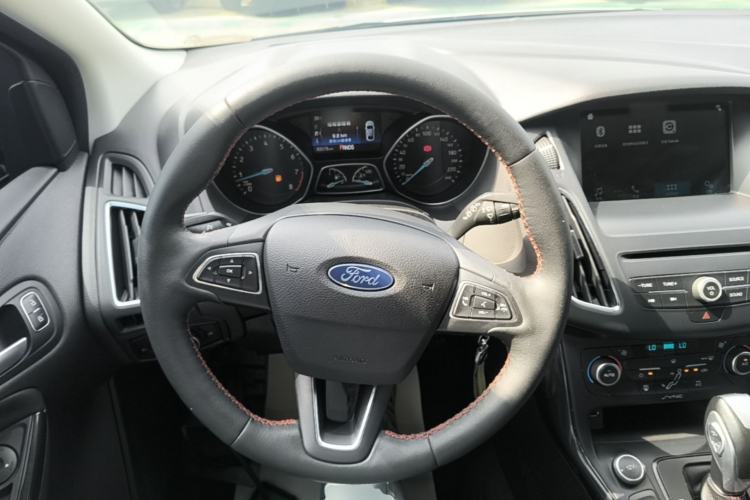 Used Ford Focus 2017 1.5T CTCC White and Black Limited Edition Steering Wheel