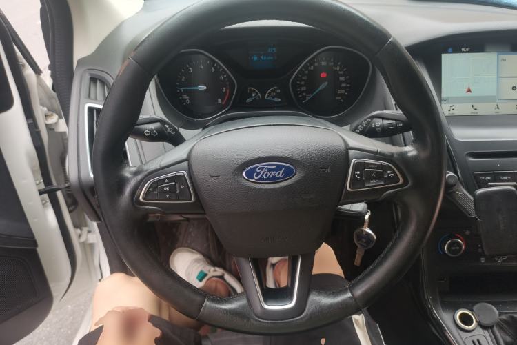 Used Ford Focus 2017 Hatchback 1.6L Manual Fashion Edition SmartDrive Version Steering Wheel