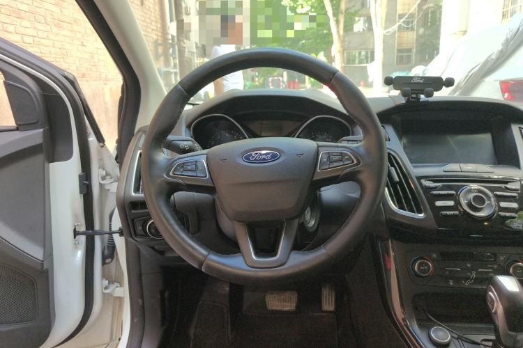 Used Ford Focus 2017 Hatchback 1.6L Automatic Fashion Edition Smart Drive Version Steering Wheel