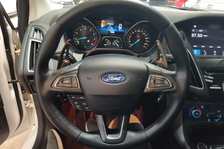 Used Ford Focus 2017 Hatchback EcoBoost 180 Automatic Sport Model Steering Wheel