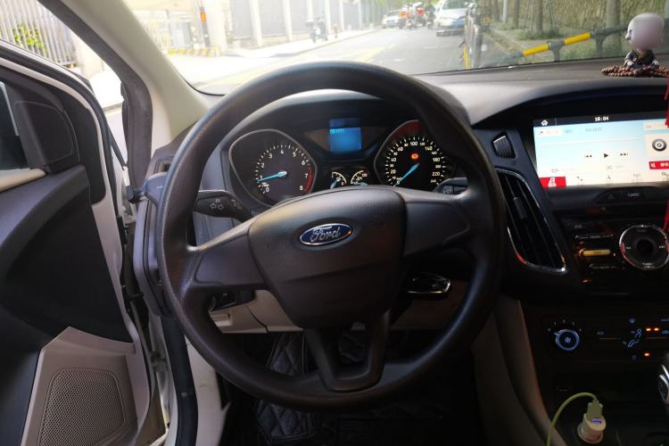 Used Ford Focus 2017 Sedan 1.6L Automatic Comfort Plus SmartDrive Edition Steering Wheel