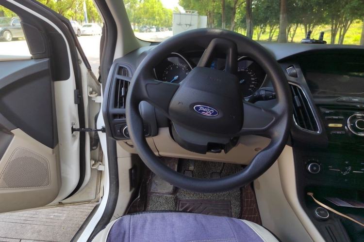Used Ford Focus 2017 Sedan 1.6L Manual Comfort Plus SmartDrive Edition Steering Wheel