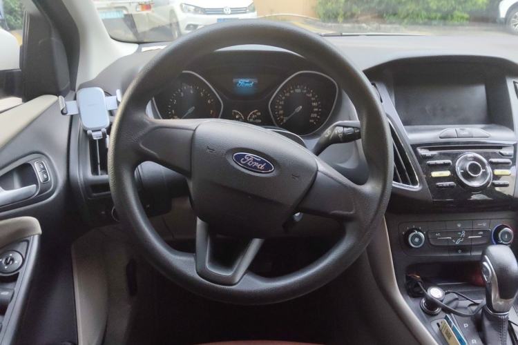Used Ford Focus 2017 Sedan 1.6L Automatic Comfort Plus SmartDrive Edition Steering Wheel