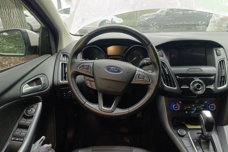 Used Ford Focus 2017 Hatchback EcoBoost 180 Automatic Sport Model Steering Wheel