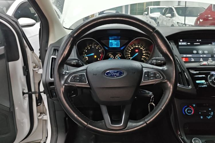 Used Ford Focus 2017 Hatchback 1.6L Automatic Fashion Edition Smart Drive Version Steering Wheel