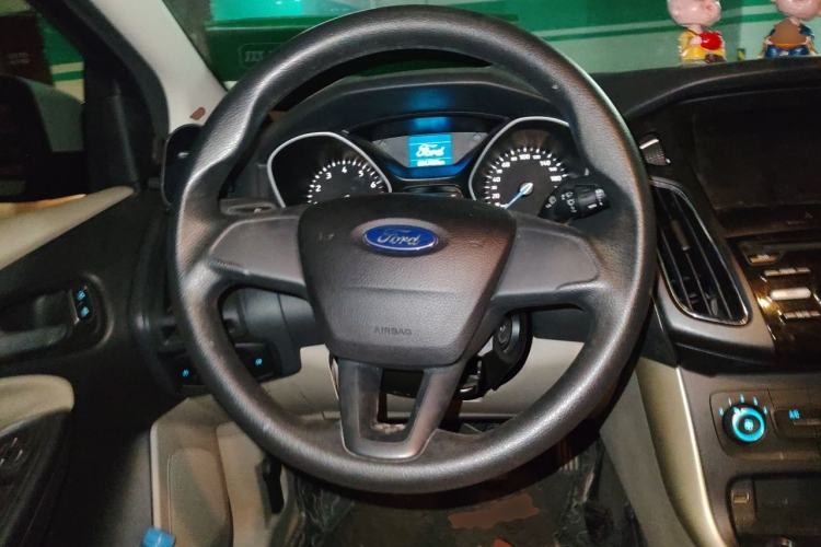 Used Ford Focus 2017 Sedan 1.6L Automatic Comfort Plus SmartDrive Edition Steering Wheel