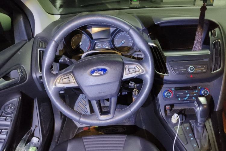 Used Ford Focus 2017 Sedan EcoBoost 180 Automatic Elite Model Steering Wheel