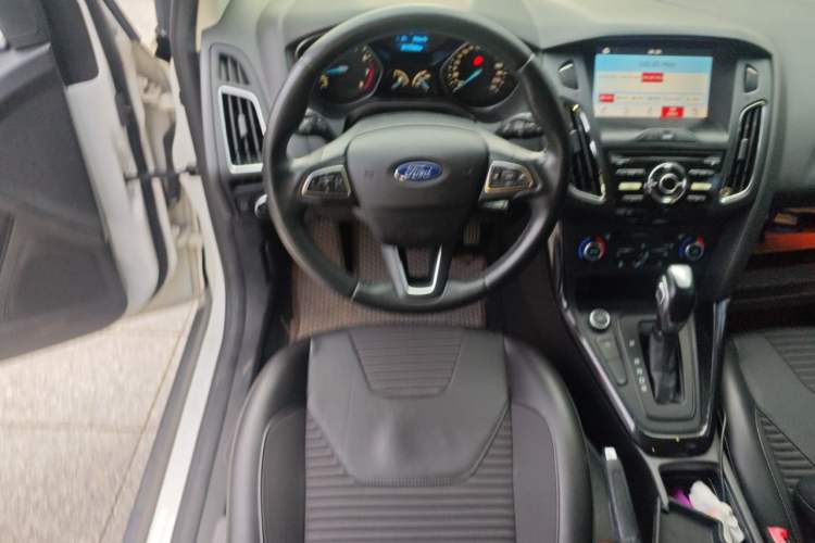 Used Ford Focus 2017 Sedan EcoBoost 125 Automatic Supreme Style SmartDrive Edition Steering Wheel