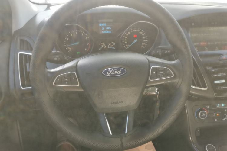 Used Ford Focus 2017 Sedan EcoBoost 125 Automatic Supreme Style SmartDrive Edition Steering Wheel