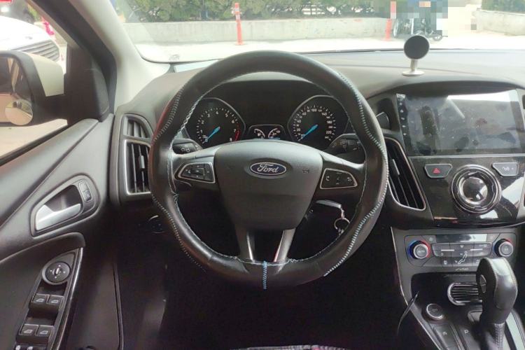 Used Ford Focus 2017 Sedan EcoBoost 180 Automatic Elite Model Steering Wheel