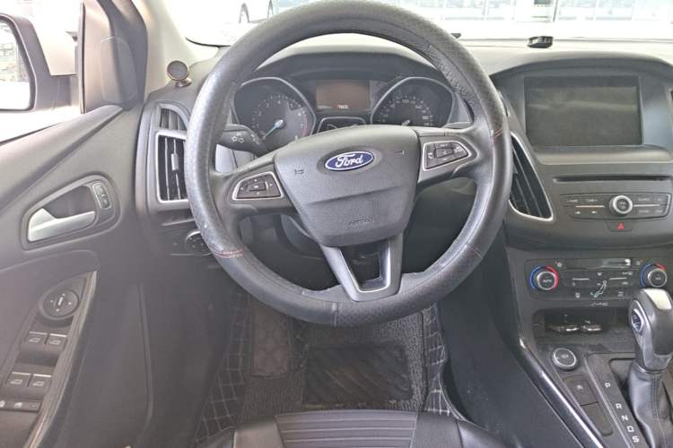 Used Ford Focus 2017 Sedan EcoBoost 180 Automatic Elite Model Steering Wheel