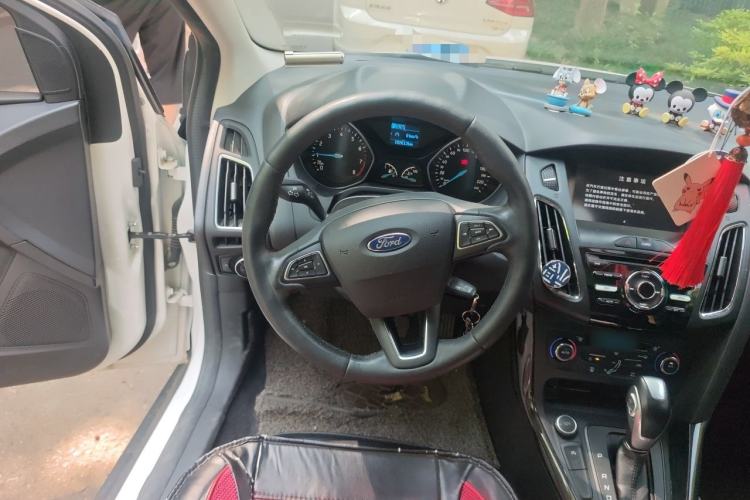 Used Ford Focus 2017 Sedan EcoBoost 125 Automatic Supreme Style SmartDrive Edition Steering Wheel