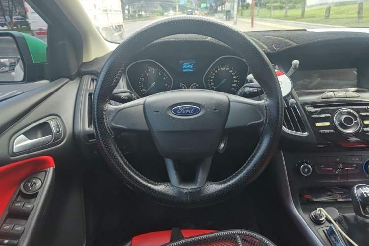 Used Ford Focus 2017 Hatchback 1.6L Manual Comfort Plus SmartDrive Edition Steering Wheel