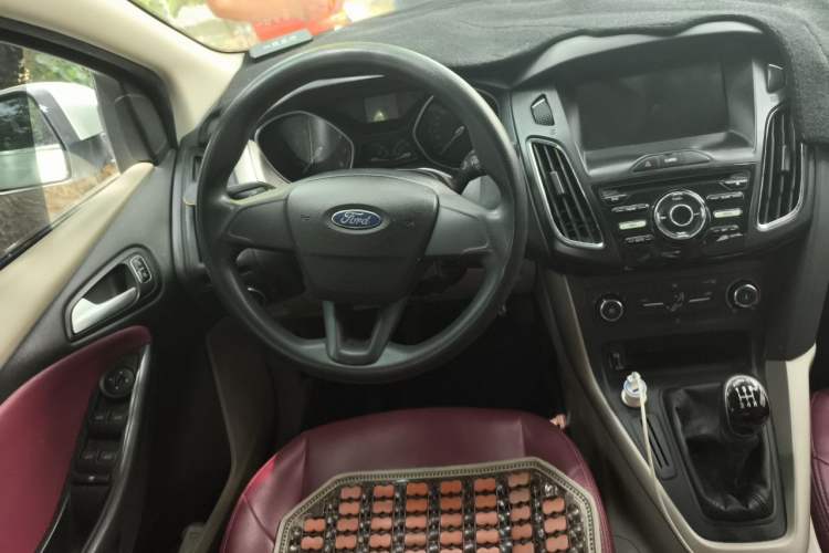 Used Ford Focus 2017 Sedan 1.6L Manual Comfort Plus SmartDrive Edition Steering Wheel